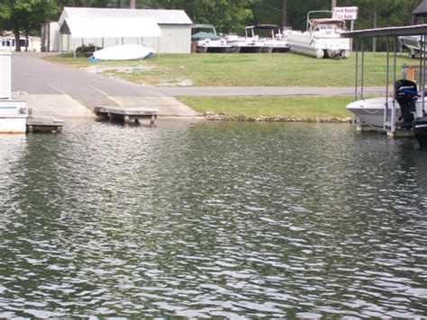 LAKE ANNA MARINA