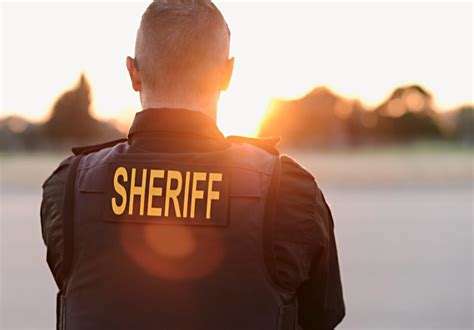 LCSO: Deputy shoots, kills meat cleaver-wielding man in Round Lake
