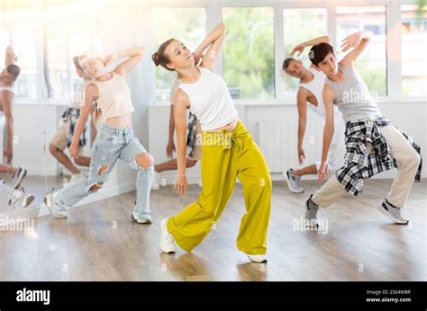 Learn to dance Hip Hop | Lessons & workshops | STEP … - muktibox.com