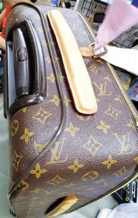 Leather Luggage Repair: Expert Restoration Services - muktibox.com