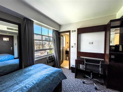 LHA London - LOWY HAMILTON ARTISTS - muktibox.com