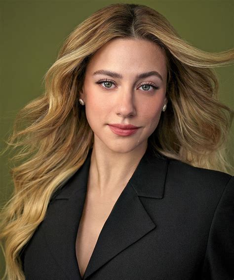 Lili Reinhart - muktibox.com