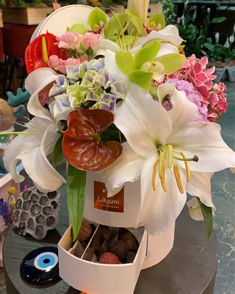 LILYUM FLOWER AND CHOCOLATE.