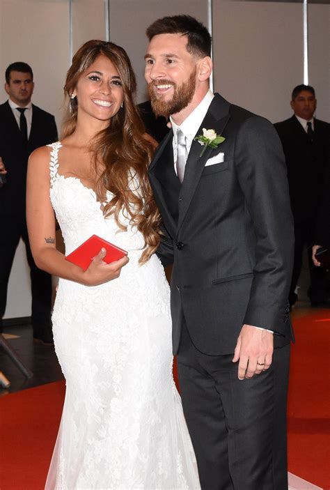 Lionel Messi Wife - Antonela Roccuzzo: Age, Background & Family Life - coolestguyplanet.net