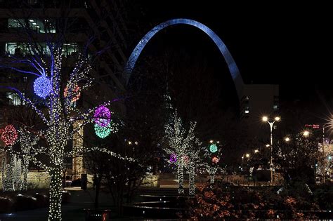LIST: A weekend kickoff of Christmas Lights in St. Louis