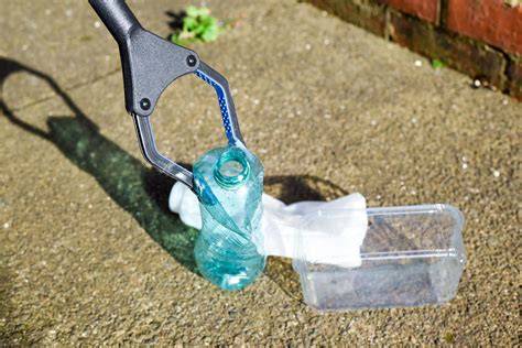 Litter Collection - How To Ensure Your Safety - raincitystudios.com