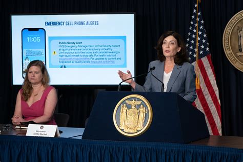 LIVE: Hochul updating New Yorkers on air quality