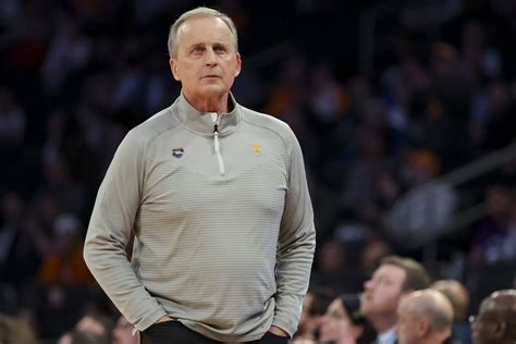 LIVE: Rick Barnes talks about Tennessee basketball loss to FAU in …