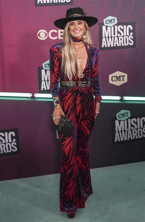 LIVE UPDATES: CMT Music Awards at Austin's Moody Center