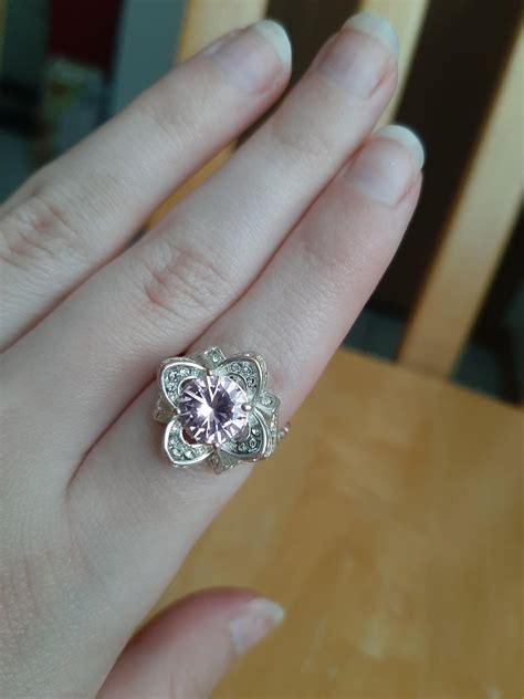 LPT request: wearing a ring bigger than your finger without