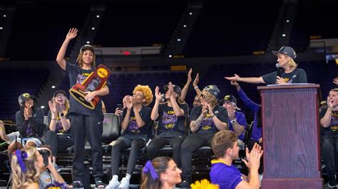 LSU’s national championship women’s team honored with parade