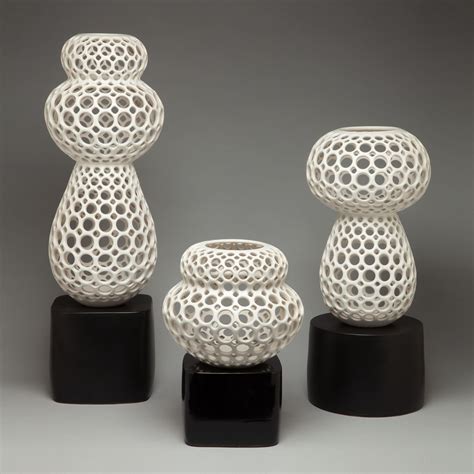 Lynne Meade - Master-crafted modern ceramics - muktibox.com