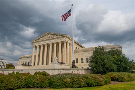 La Corte Suprema limita el poder de los estados en la organización de elecciones federales