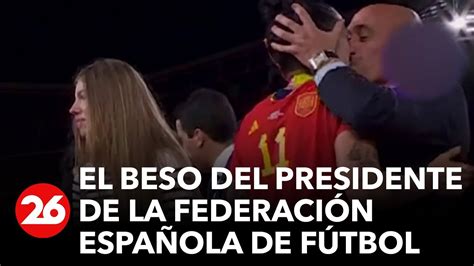 La FIFA suspende al presidente de Federación Española tras beso en la boca a futbolista en el Mundial