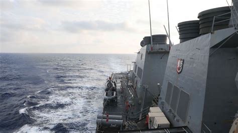 La Marina de EE.UU. navega cerca de isla del mar Meridional de China militarizada por Beijing