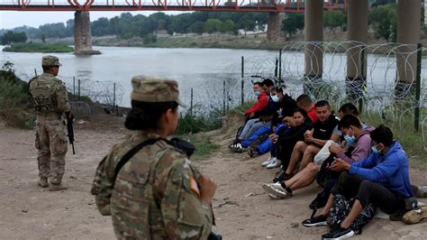 La administración Biden enviará más personal militar a la frontera sur por reciente aumento de migrantes