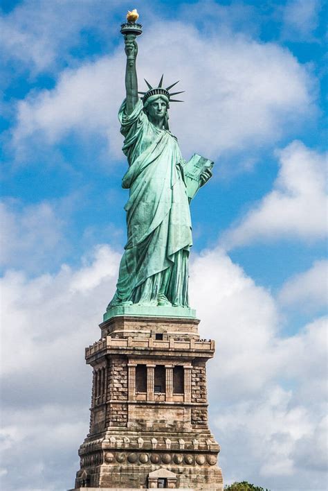 La estatua de la libertad / the statue of liberty (el pais de la libertad / land of the free). - A törzsek  származásáról, avagy a kincsesbarlang.