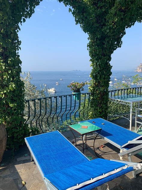 La fenice positano. Staff. 9.7. +30 photos. La Fenice enjoys a location in Salerno, a 5-minute walk from Lido Scaramella Beach and 0.8 miles from Lido La Conchiglia. This bed and breakfast provides air-conditioned accommodations with a balcony. 
