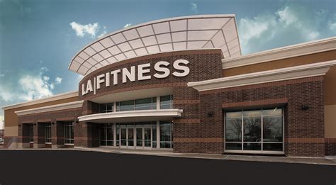 La fitness commack. Founded in Southern California in 1984, LA Fitness continues to seek innovative ways to enhance the physical and emotional well-being of our increasingly diverse membership base. With our wide range of amenities and highly trained staff, we provide fun and effective workout options to family members of all ages and interests. 