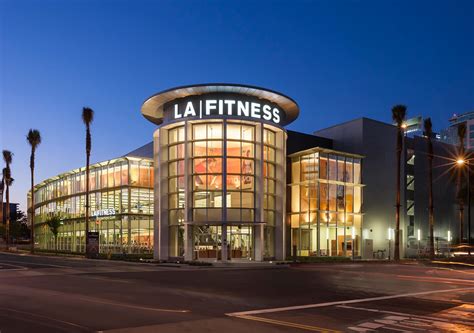 La fitness deals. Complimentary Personal Fitness Assessment. Complete access to Pool, Spa and Sauna. Premium weights, strength and cardio equipment. Sports Leagues*. Personal Training*. Kids Klub babysitting*. Over 750 locations across the US and Canada. *Amenities may vary by location and some may require an additional fee. Access based on membership type. 