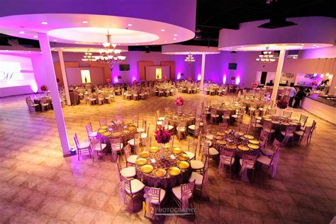 La fontaine reception hall. At La Fontaine Reception Hall, we are committed to providing you with the highest level of service to guarantee your ultimate satisfaction while hosting your event. Our highly-trained staff is ready to exceed your expectations. Our Banquet Hall 