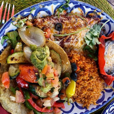 La jolla food. Dia de la Raza, which translates to Ibero-American Columbus Day, is celebrated on Oct. 12 in Mexico with parades, dancing, parties and food. Dia de la Raza is also celebrated in th... 