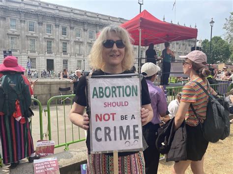 La lucha por derogar una de las leyes de aborto más obsoletas del mundo se está llevando a cabo en Reino Unido
