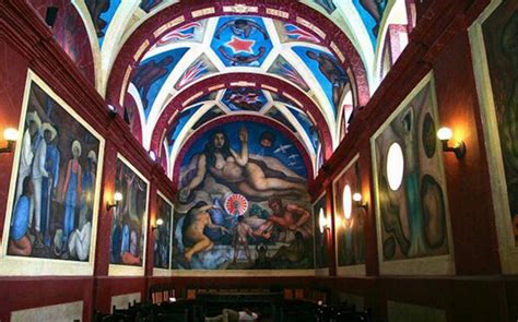La obra mural de diego rivera en la capilla de chapingo. - National geographic photography field guide people and portraits.