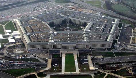 La persona detrás de los documentos filtrados del Pentágono trabajó en una base militar de EE.UU., según The Washington Post