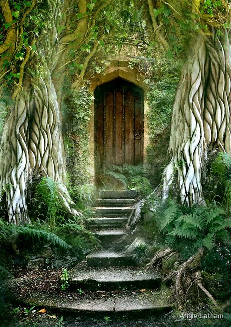 La puerta oculta / through the hidden door. - Diario para los que creen en la gente.