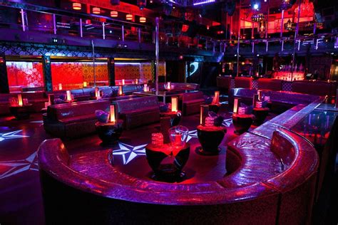 La strip bar. Welcome to Sapphire Las Vegas, the world’s largest strip club. 70,000 square feet of fun with over 300 entertainers nightly. Book Now! 