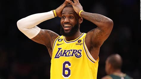 La superestrella de Los Ángeles Lakers, LeBron James, anuncia su regreso para la temporada 21 de la NBA