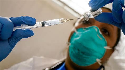 La vacuna más reciente contra el covid-19 ya está aquí. Te contamos dónde y cuándo vacunarte