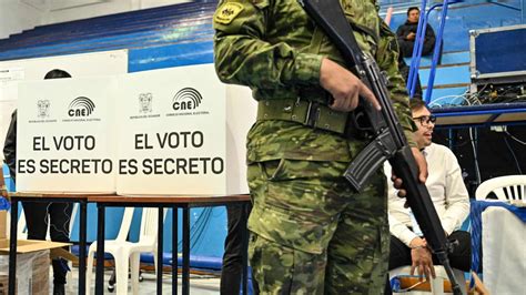 La violencia política y la inseguridad acechan a Ecuador, mientras sus ciudadanos se preparan para votar