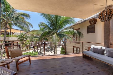 La zebra boutique hotel. Located in the heart of Tulum's Hotel Zone, Le Zebra is mid-range boutique hotel that has quickly rebounded after an unfortunate fire destroyed some of the property in 2015. This cozy beachfront resort offers 15 suites, some with their own mini plunge pools and others with expansive balconies. All have epic views out over the … 