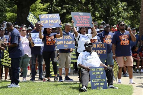 Labor rift deepens between Republican governor and dockworkers in South Carolina
