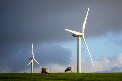 Labour targets wind power and planning as it unveils green plan