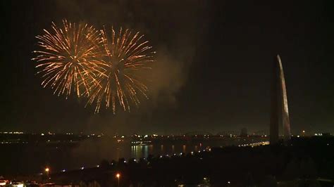 Laclede’s Landing residents enjoy bird's-eye view of St. Louis fireworks