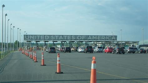 Lacolle border crossing wait times. A threatening phone call was received around 9 a.m. and the border complex at Saint-Bernard-de-Lacolle evacuated shortly thereafter, said Sgt. Ingrid Asselin of the Sûreté du Québec. Police ... 