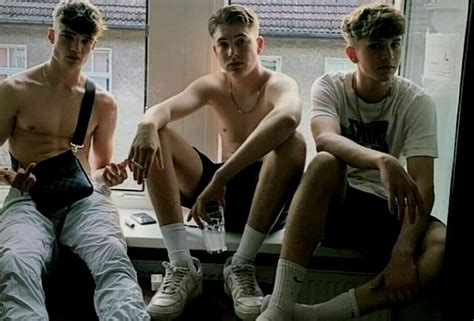 Lads group self shot. .  <a href=https://exp-admin.elody.ai/assets/images/qdelan/index...