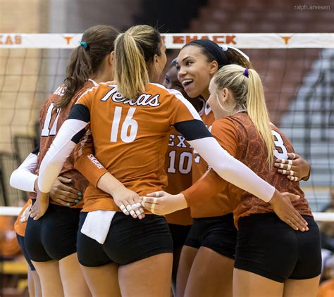The volleyball team won the SWC with a perfect season. Horns finished 3rd in a Hawaii tournament, with Dagmara Szyszczak making the all-tournament team. The Lady Longhorns advanced to the South Region finals but lost to the UT-Arlington Mavericks at the national tournament.. 