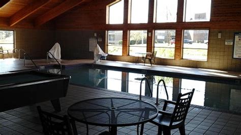 Ladysmith Hotels with an Indoor Pool & AARP Discounts