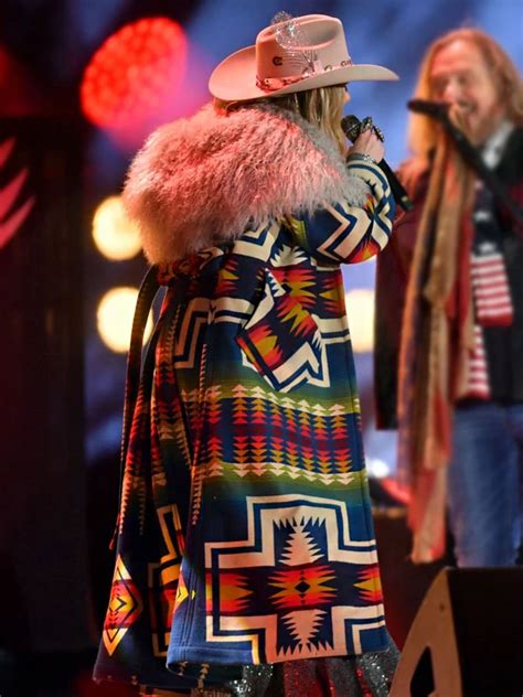 Lainey wilson pendleton coat. Rating: 5 out of 5 An absolute trip 🤙🏼🤠 by Kelsey on 2023-06-07 Grey Eagle Event Centre - Calgary. Lainey Wilson was INCREDIBLE! She is not only insanely talented (sounds SO GOOD love) but she is also working to build up the next generation. 