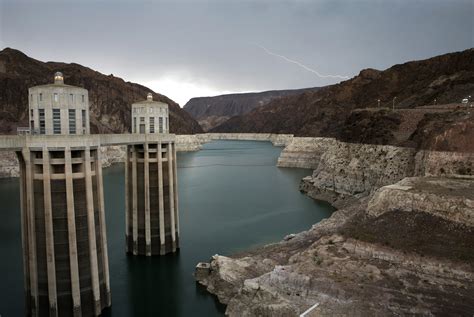 Lake Mead's water level continues to rise at the expense of Lake Powell