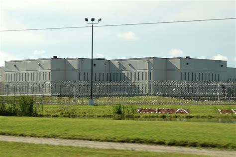 Lake city florida prison. Feb 1, 2024 ... This 200-acre correctional facility is located five miles west of the Salt Lake City International Airport. Research shows that a prison ... 