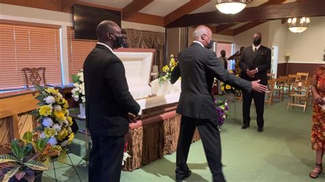 Lake dunson robertson funeral home. When a loved one passes away, obituaries serve as a way to honor their life and inform the community about the funeral arrangements. Local funeral homes play a crucial role in crea... 