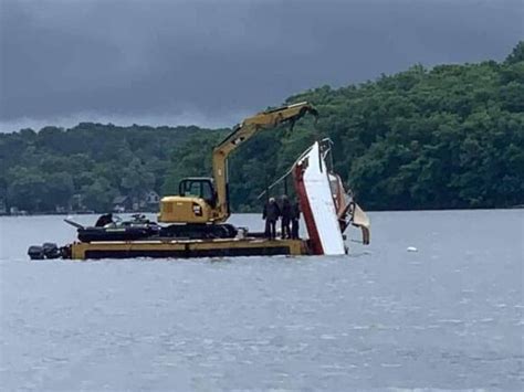 Lake hopatcong boat accident. Lake Hopatcong Hit-And-Run Crash Involving Speed Boat Under Investigation: Marine Police according to the Lake Hopatcong Commission, which cites the New Jersey State Police Marine Unit. The white speed boat may be damaged on the front, the commission said. Scroll down to view additional ... 
