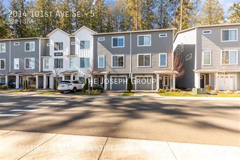 Lake stevens wa county.  Commuting Apartments for Rent in Lochaven Estat...