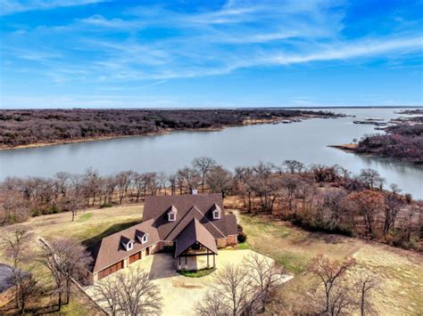 Private 2 story furnished 40` boat slip Dockominium located at Grandpappy Marina on beautiful Lake Texoma. Great for entertaining, relaxing, fishing and more. DirecTV connections. Full kitchen with stove, …. 