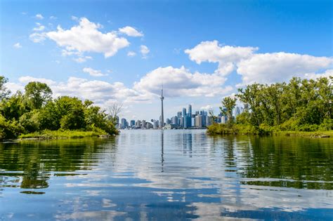 Lake toronto. Here are some facts about this Great Lake: Length: 193mi / 311km. Width: 53mi / 85km. Depth: 283ft / 86m. Deepest: 802ft / 244m. Surface Area: 7,340sq mi / 18,960sq km. Coastline: 712 mi/1,146 km (incl islands) Although slightly smaller than Lake Erie surface-wise, by volume, Ontario is about 3 times larger. Its coastline is the shortest. 